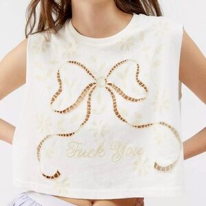 Bow Graphic Cropped Tank Top